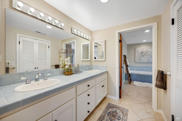 4048 El Molino Ln, Sebastopol, CA 95472