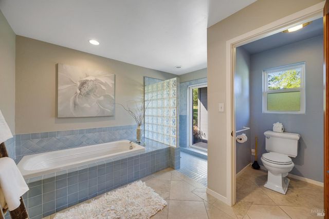 4048 El Molino Ln, Sebastopol, CA 95472