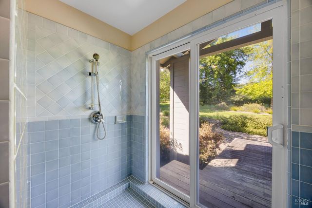 4048 El Molino Ln, Sebastopol, CA 95472