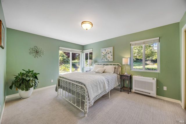 4048 El Molino Ln, Sebastopol, CA 95472