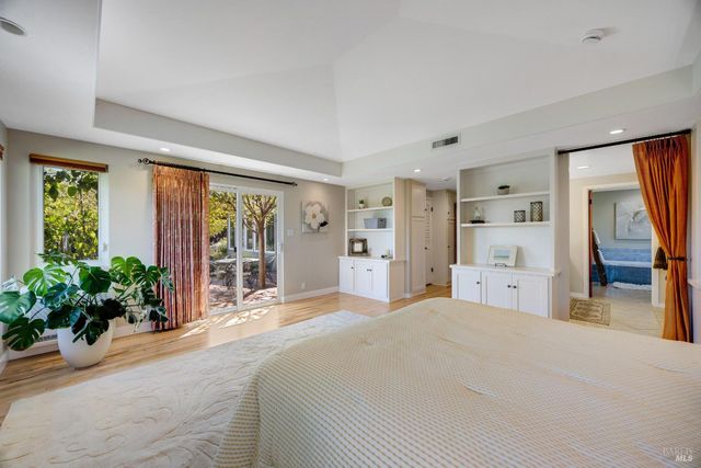 4048 El Molino Ln, Sebastopol, CA 95472