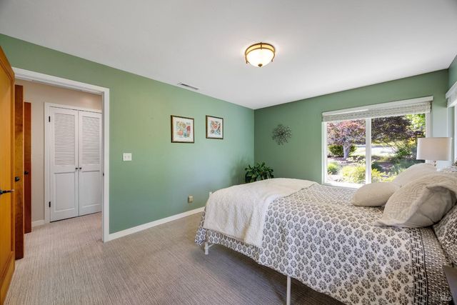 4048 El Molino Ln, Sebastopol, CA 95472