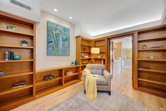 4048 El Molino Ln, Sebastopol, CA 95472