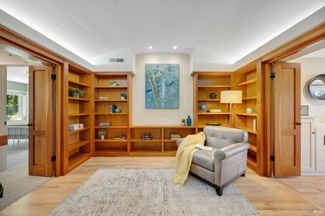 4048 El Molino Ln, Sebastopol, CA 95472