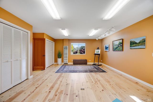 4048 El Molino Ln, Sebastopol, CA 95472