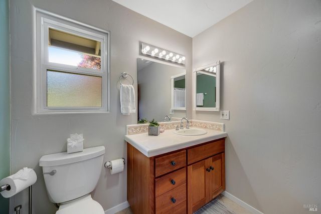 4048 El Molino Ln, Sebastopol, CA 95472