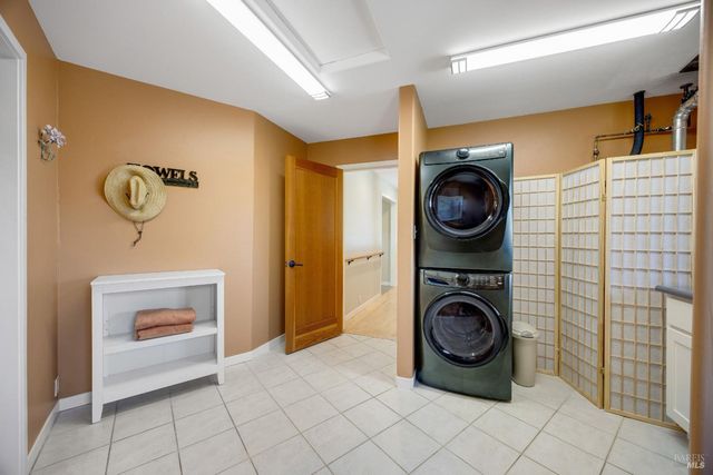 4048 El Molino Ln, Sebastopol, CA 95472