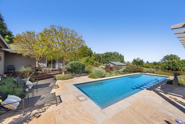 4048 El Molino Ln, Sebastopol, CA 95472