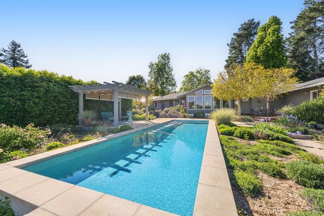 4048 El Molino Ln, Sebastopol, CA 95472