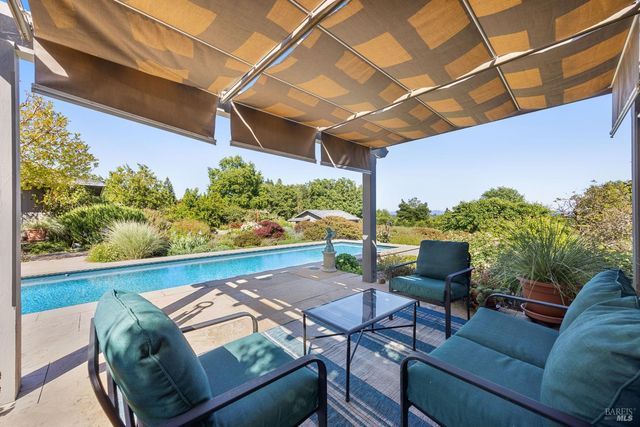 4048 El Molino Ln, Sebastopol, CA 95472