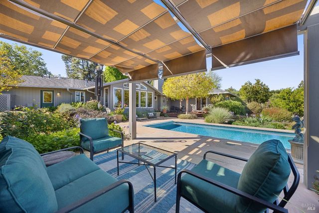 4048 El Molino Ln, Sebastopol, CA 95472