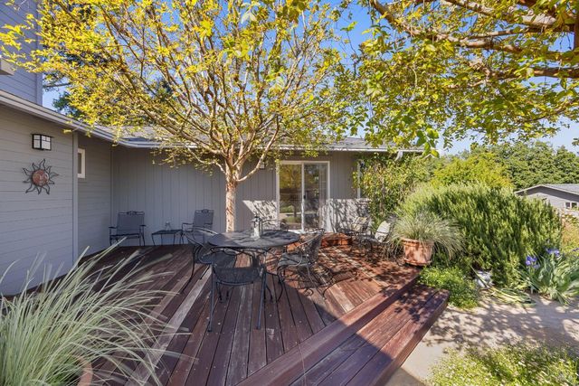 4048 El Molino Ln, Sebastopol, CA 95472