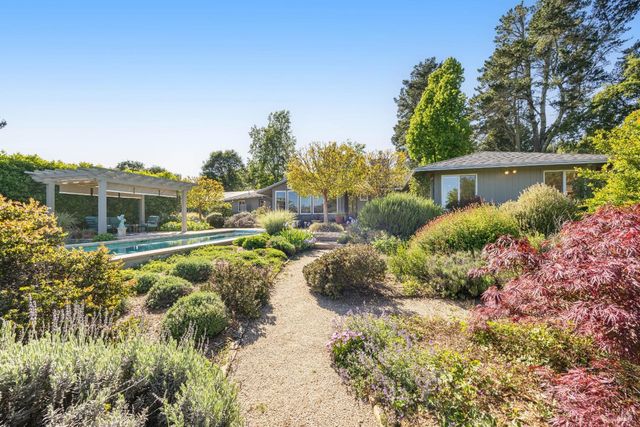 4048 El Molino Ln, Sebastopol, CA 95472