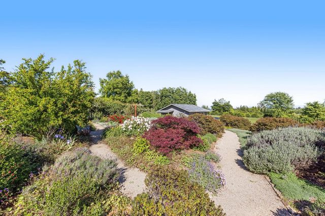 4048 El Molino Ln, Sebastopol, CA 95472