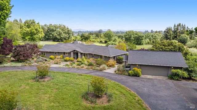 4048 El Molino Ln, Sebastopol, CA 95472