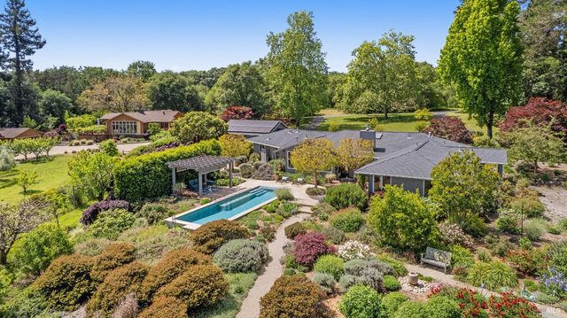 4048 El Molino Ln, Sebastopol, CA 95472