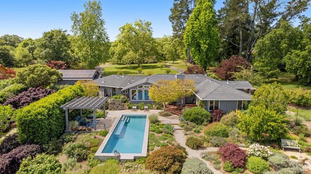 4048 El Molino Ln, Sebastopol, CA 95472