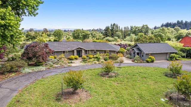 4048 El Molino Ln, Sebastopol, CA 95472