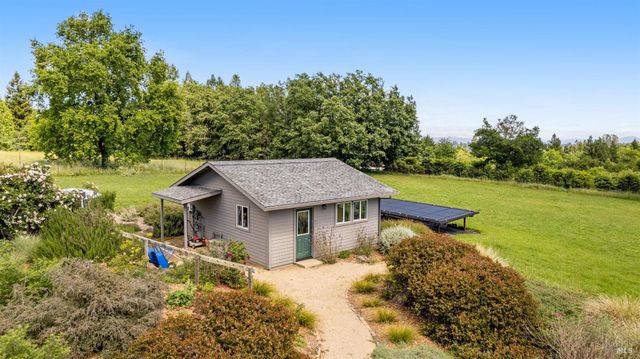 4048 El Molino Ln, Sebastopol, CA 95472