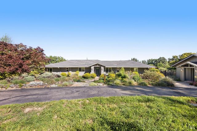 4048 El Molino Ln, Sebastopol, CA 95472