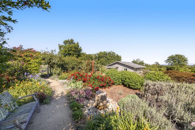 4048 El Molino Ln, Sebastopol, CA 95472