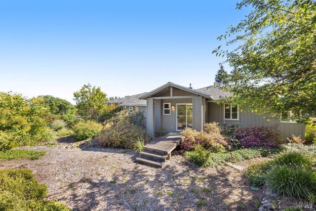 4048 El Molino Ln, Sebastopol, CA 95472