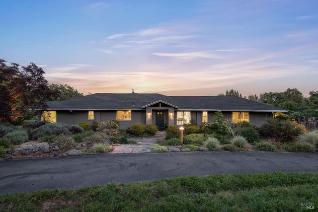 4048 El Molino Ln, Sebastopol, CA 95472