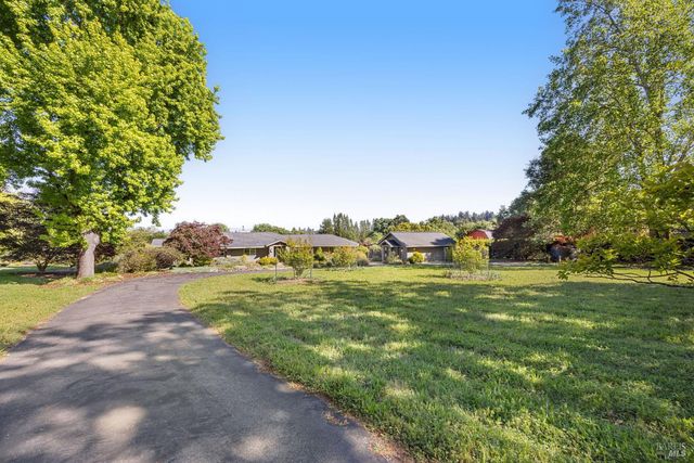 4048 El Molino Ln, Sebastopol, CA 95472