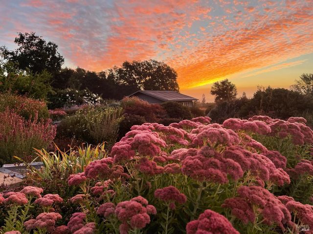 4048 El Molino Ln, Sebastopol, CA 95472