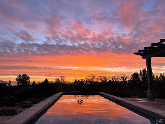 4048 El Molino Ln, Sebastopol, CA 95472