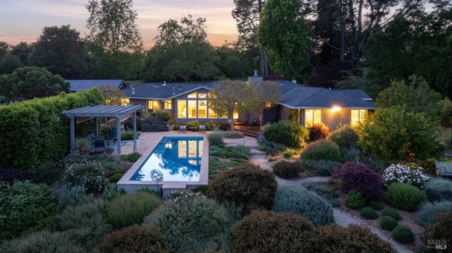4048 El Molino Ln, Sebastopol, CA 95472