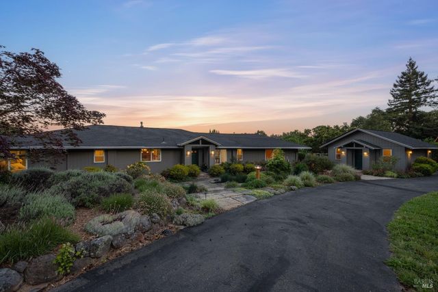 4048 El Molino Ln, Sebastopol, CA 95472