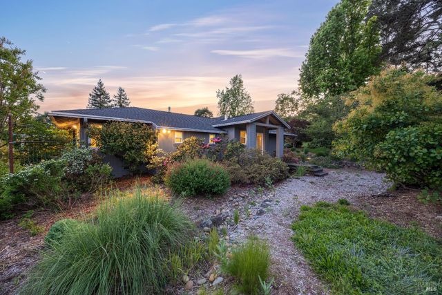 4048 El Molino Ln, Sebastopol, CA 95472