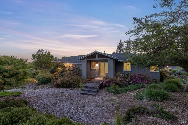 4048 El Molino Ln, Sebastopol, CA 95472