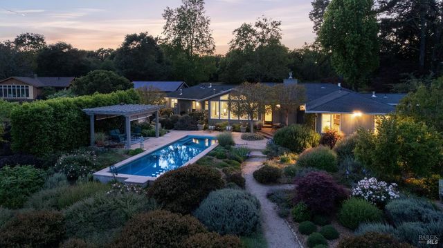 4048 El Molino Ln, Sebastopol, CA 95472