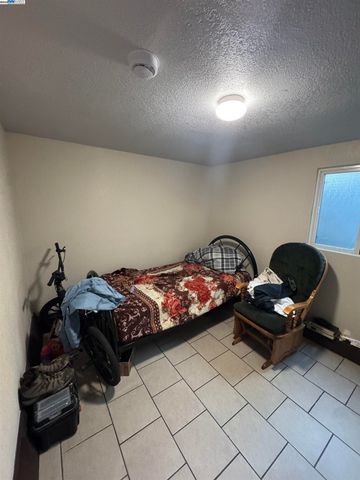 7341 Lockwood St, Oakland, CA 94621