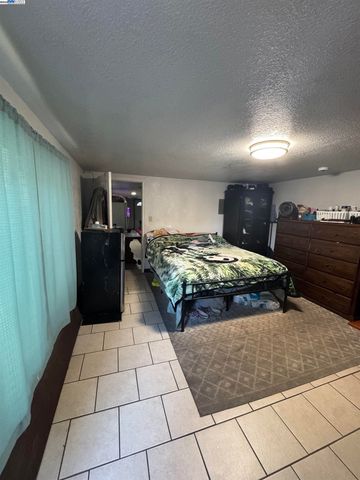 7341 Lockwood St, Oakland, CA 94621