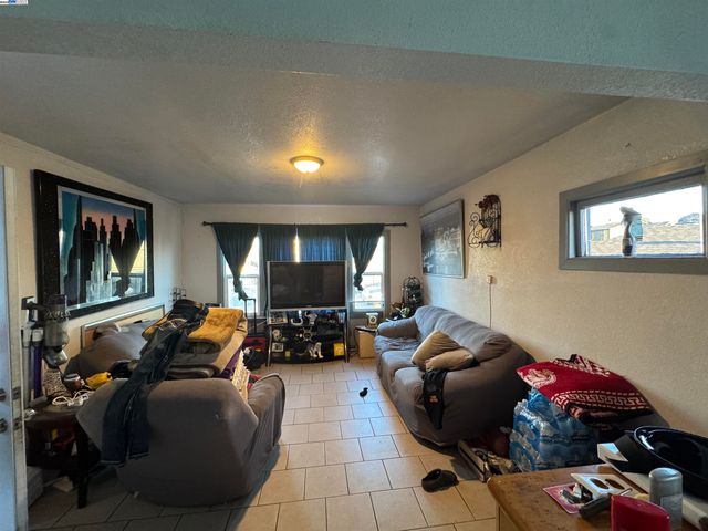 7341 Lockwood St, Oakland, CA 94621