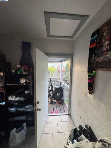 7341 Lockwood St, Oakland, CA 94621