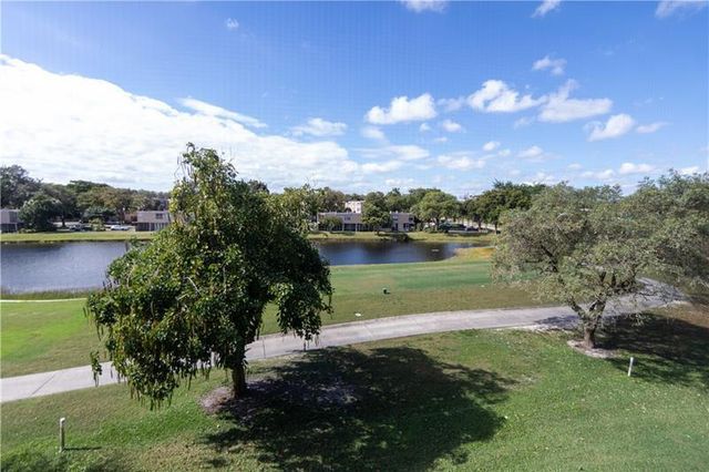 1811 Sabal Palm Drive 304, Davie, FL 33324