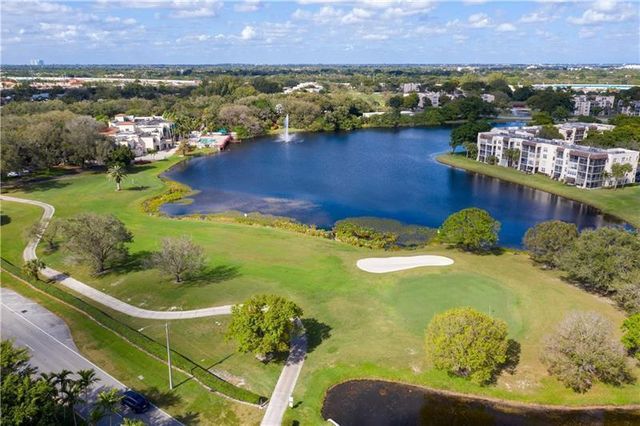 1811 Sabal Palm Drive 304, Davie, FL 33324