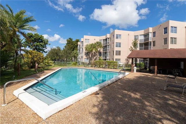 1811 Sabal Palm Drive 304, Davie, FL 33324