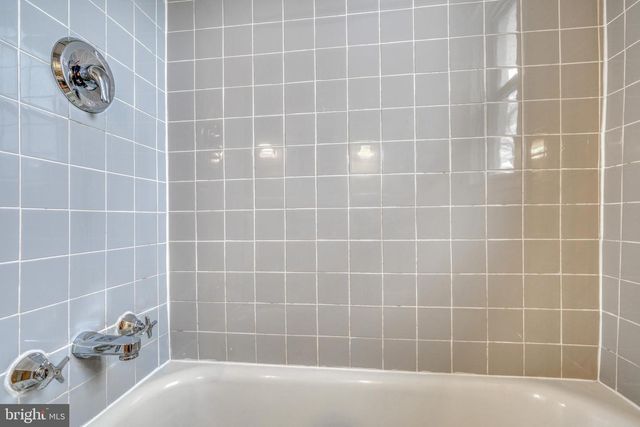 6 CROMARTY RD, Baltimore, MD 21229