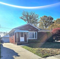 20624 Sunnyside Street, St Clair Shores, MI 48080