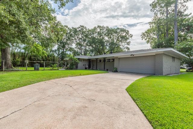 5990 N Circuit Drive, Beaumont, TX 77706