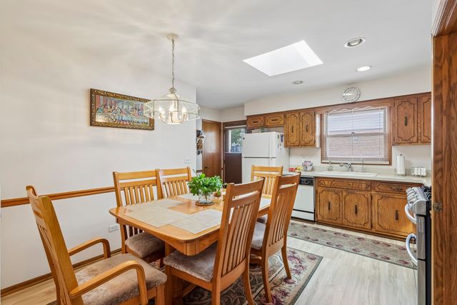 5441 S Ashland Avenue, Countryside, IL 60525