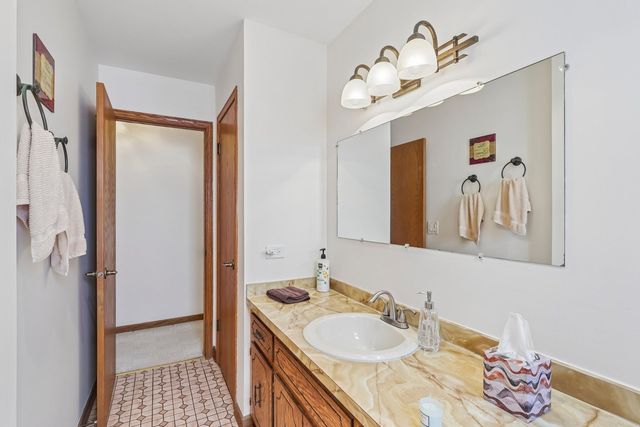 5441 S Ashland Avenue, Countryside, IL 60525