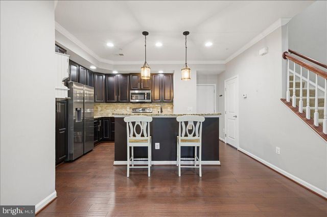 6912 KONA DR, Gainesville, VA 20155