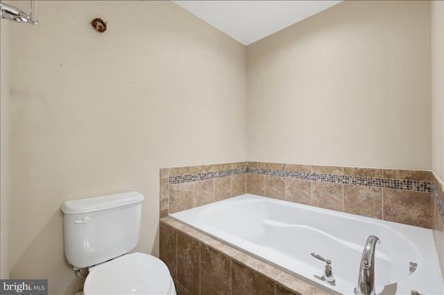 6912 KONA DR, Gainesville, VA 20155