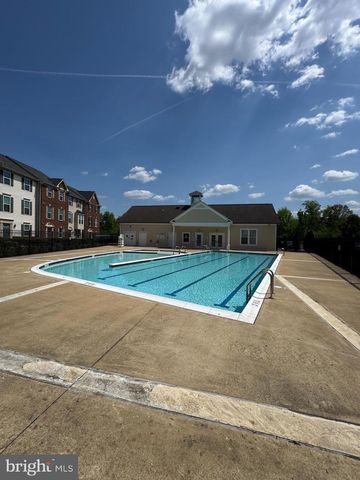 6912 KONA DR, Gainesville, VA 20155